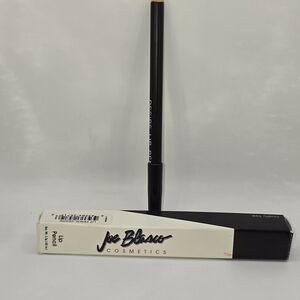 Lip Pencil and Lip Palette. Beautiful.